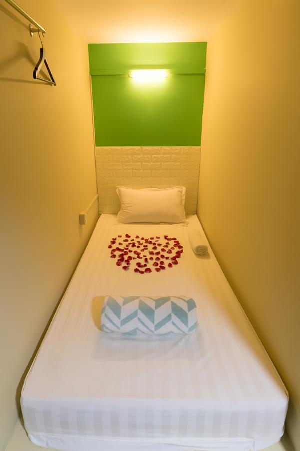 Little Monkey Hostel Yangon Exterior foto